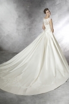 Modello Laudin | Collezione Pronovias Roma 