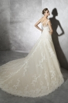 Modello Tamia | Collezione Pronovias Roma 