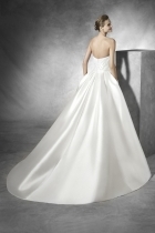 Modello Traza | Collezione Pronovias Roma 