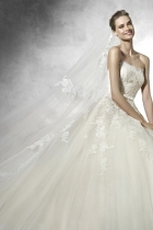 Modello Trey | Collezione Pronovias Roma 