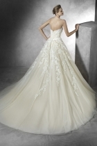 Modello Trey | Collezione Pronovias Roma 